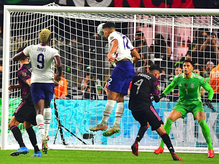 Miles Robinson scores for the USA vs. Mexico in the Gold Cup final